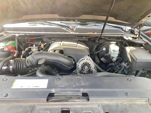 GMC Yukon Denali Image 6