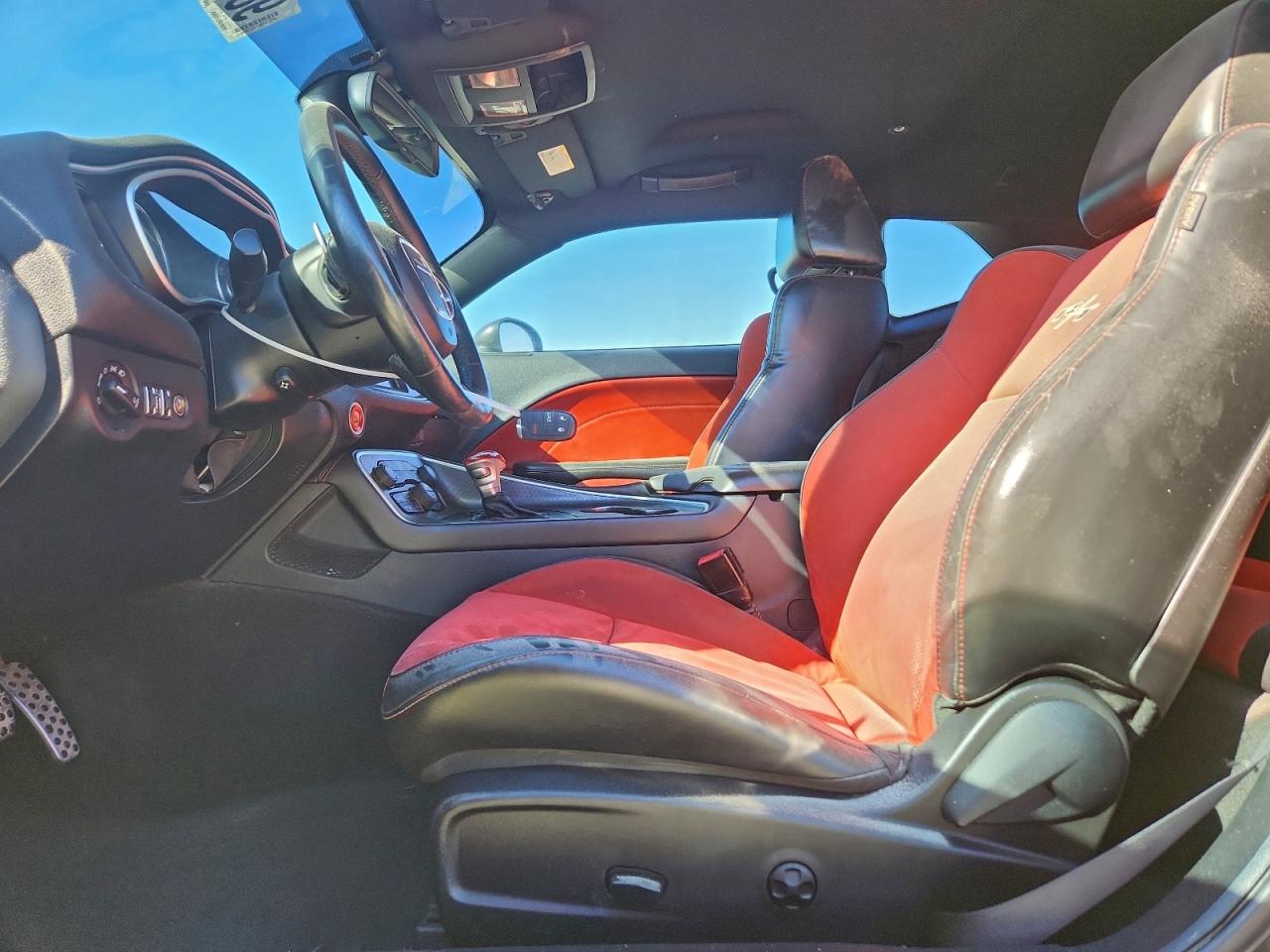 Dodge Challenger R/t Scat Pack Image 9