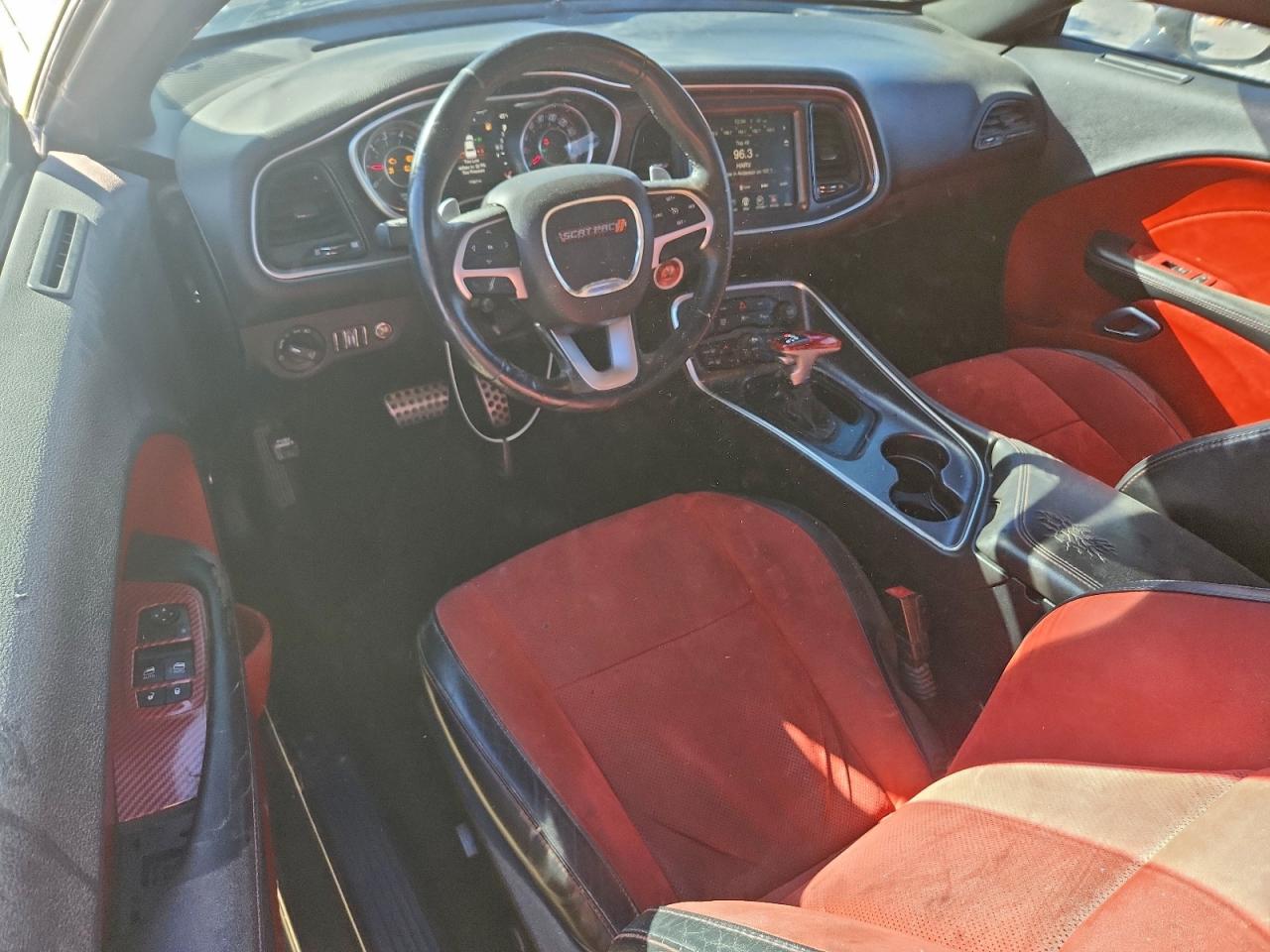 Dodge Challenger R/t Scat Pack Image 7