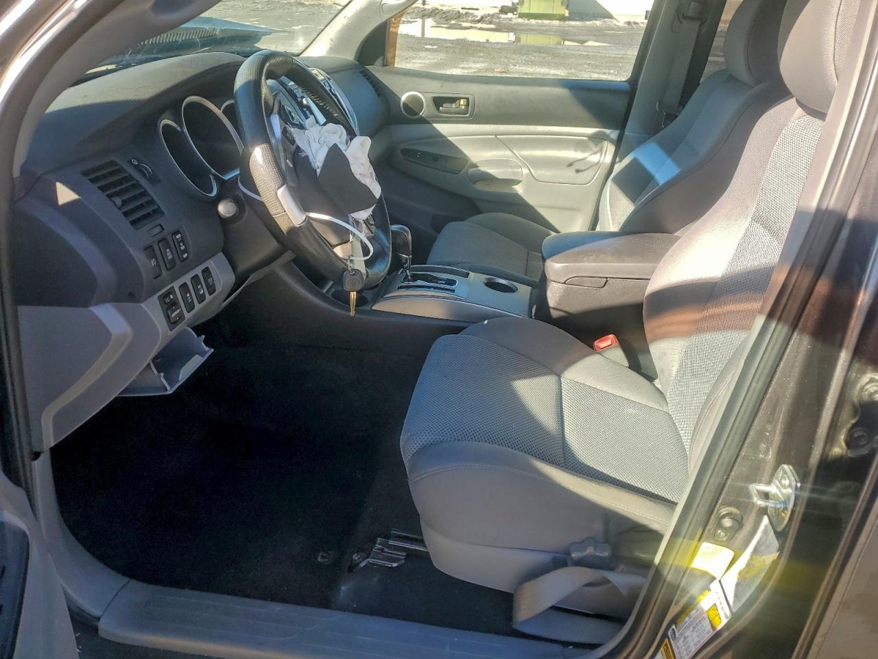 Toyota Tacoma Double Cab Image 4