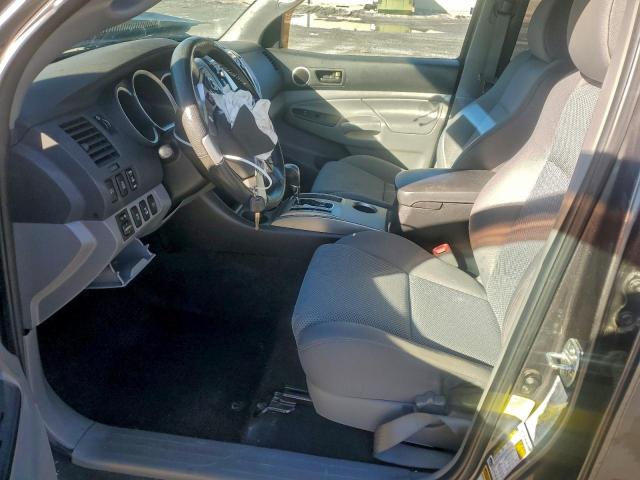 Toyota Tacoma Double Cab Image 4