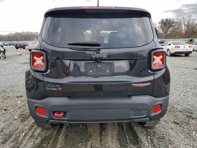 Jeep Renegade Trailhawk Image 8