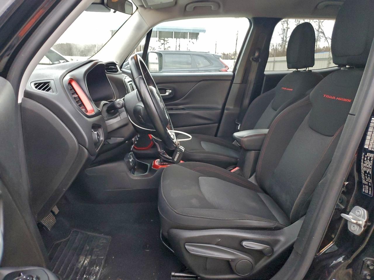 Jeep Renegade Trailhawk Image 7