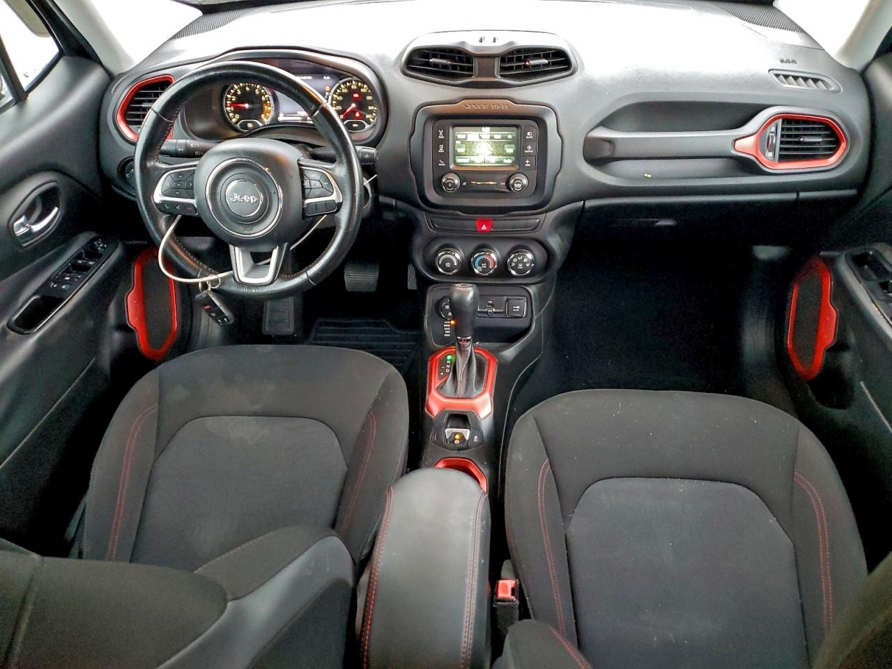 Jeep Renegade Trailhawk Image 12