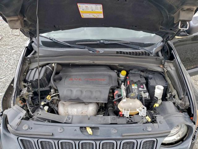 Jeep Renegade Trailhawk Image 13