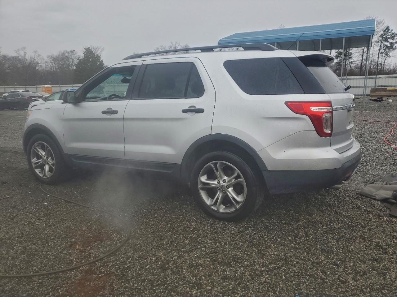Ford Explorer Image 3