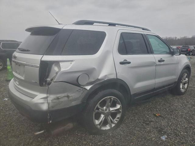 Ford Explorer Image 13