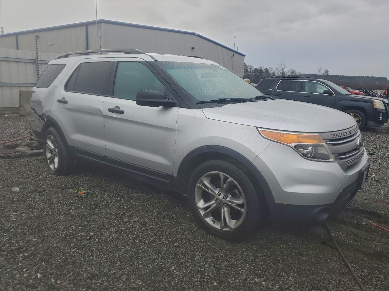Ford Explorer Image 2