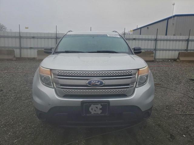 Ford Explorer Image 4