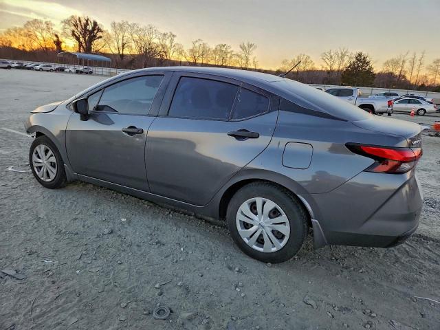 Nissan Versa S Image 3