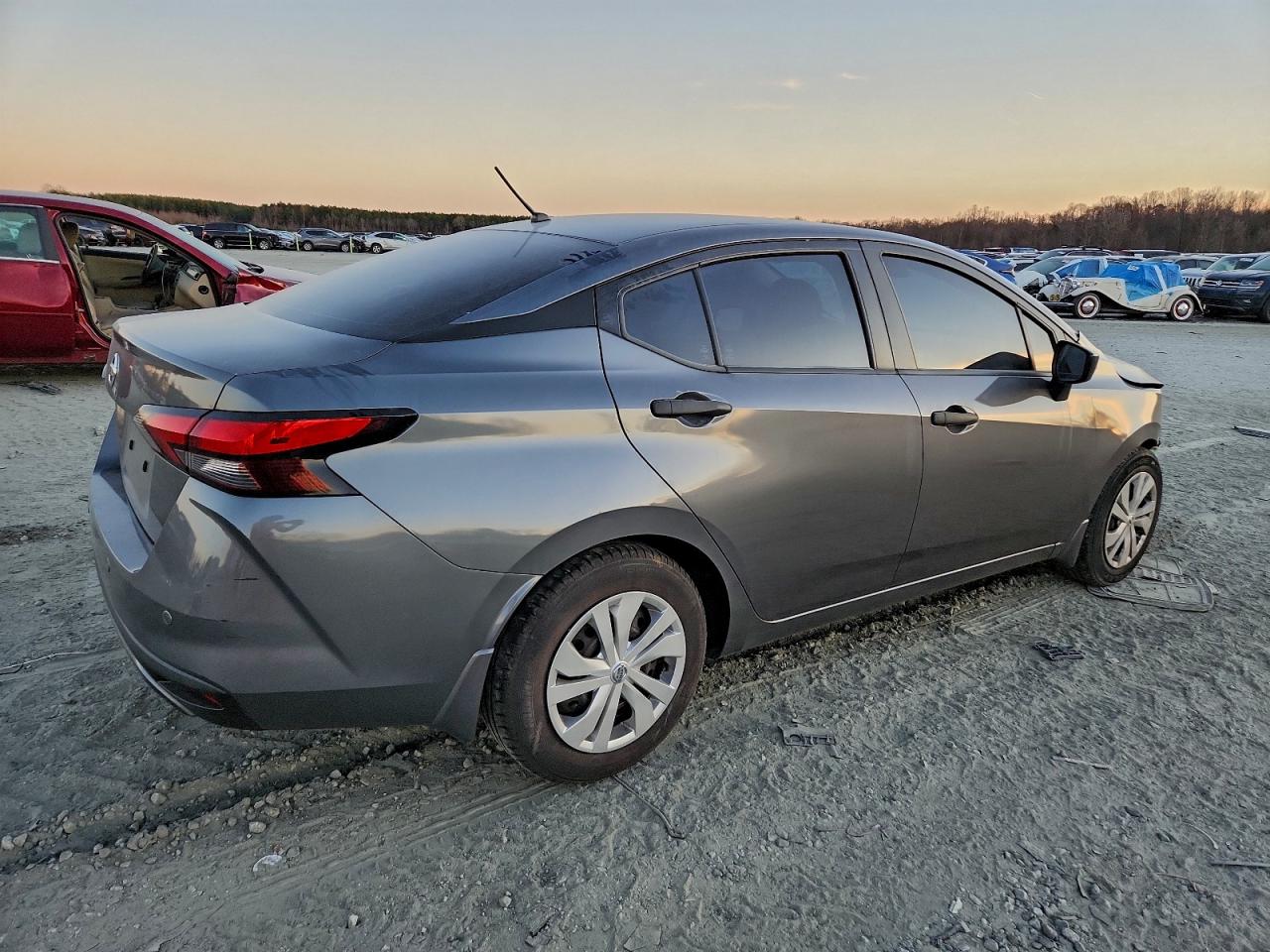 Nissan Versa S Image 2