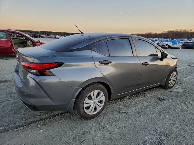 Nissan Versa S Image 2