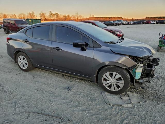 Nissan Versa S Image 7