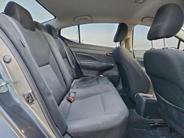 Nissan Versa S Image 6