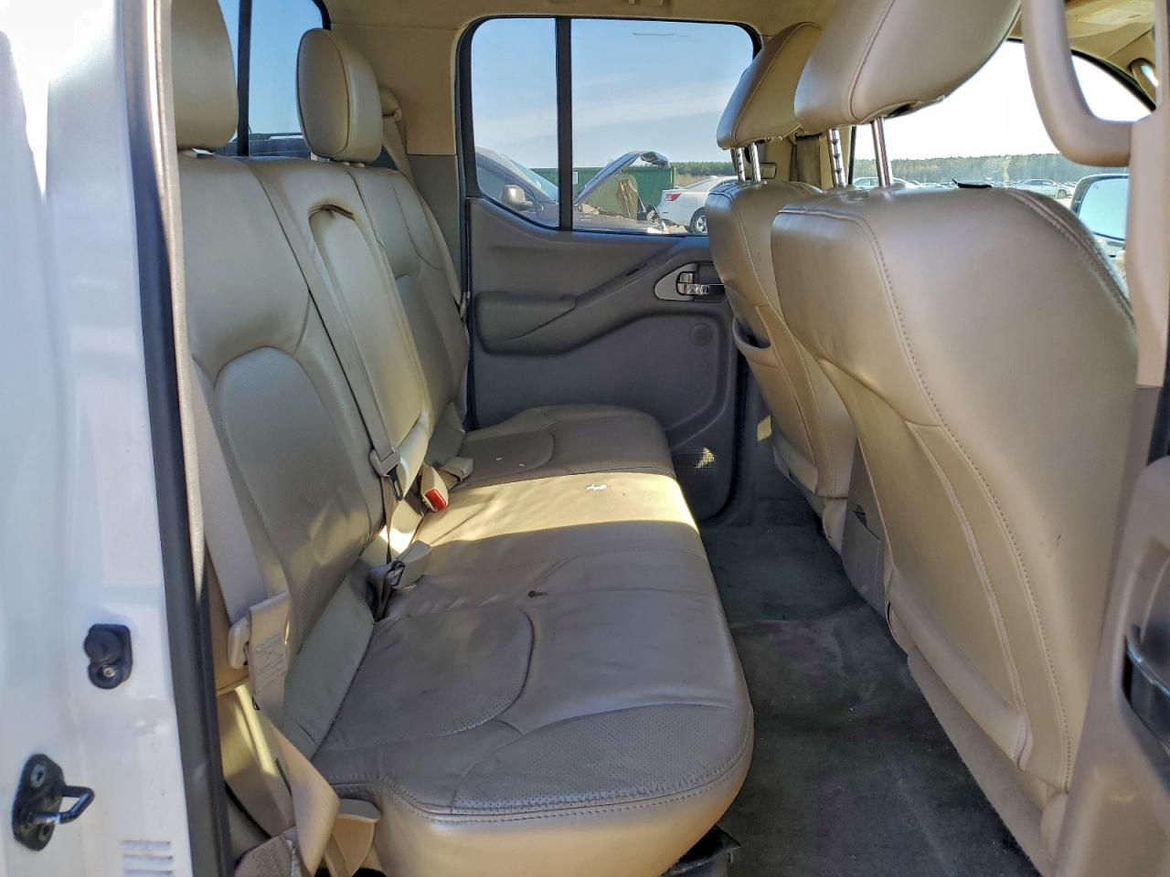 Nissan Frontier Crew Cab Se Image 7