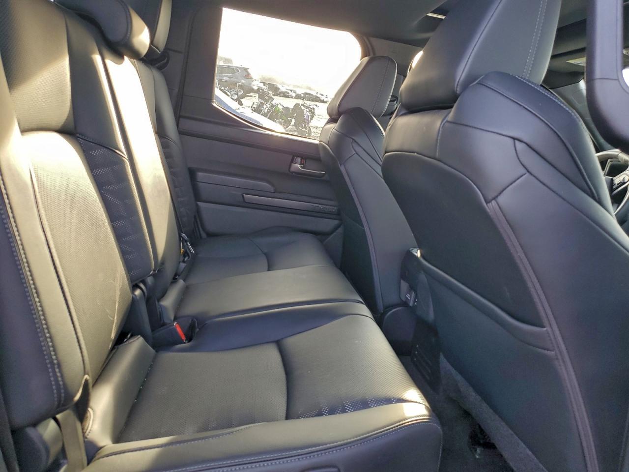 Toyota Tacoma Double Cab Image 9