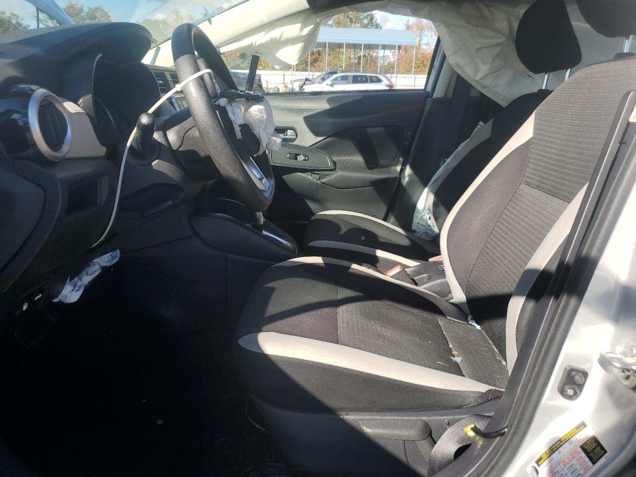 Nissan Versa Sv Image 4