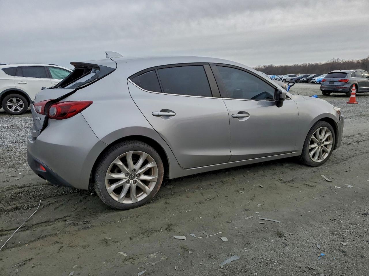 Mazda 3 Grand Touring Image 9