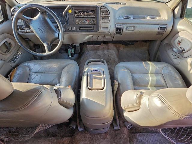 Chevrolet Suburban K1500 Image 3