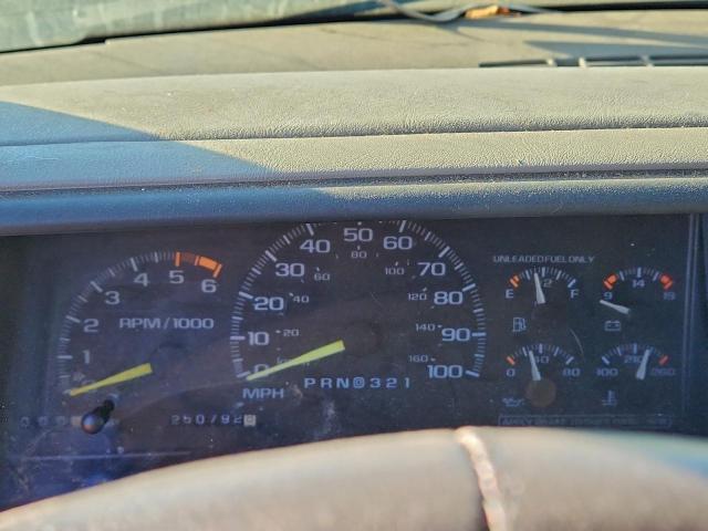 Chevrolet Suburban K1500 Image 5