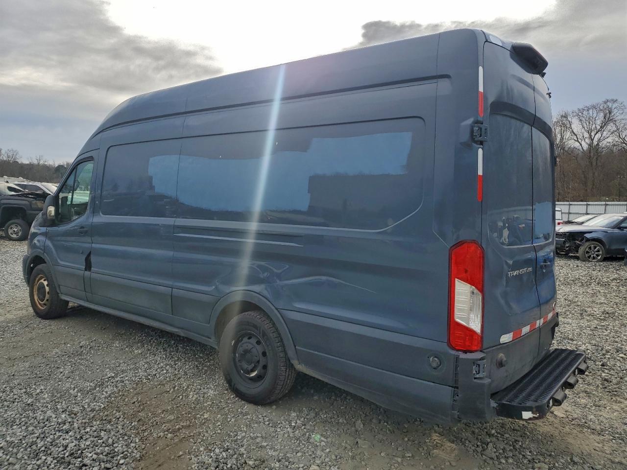 Ford Transit T-250 Image 5