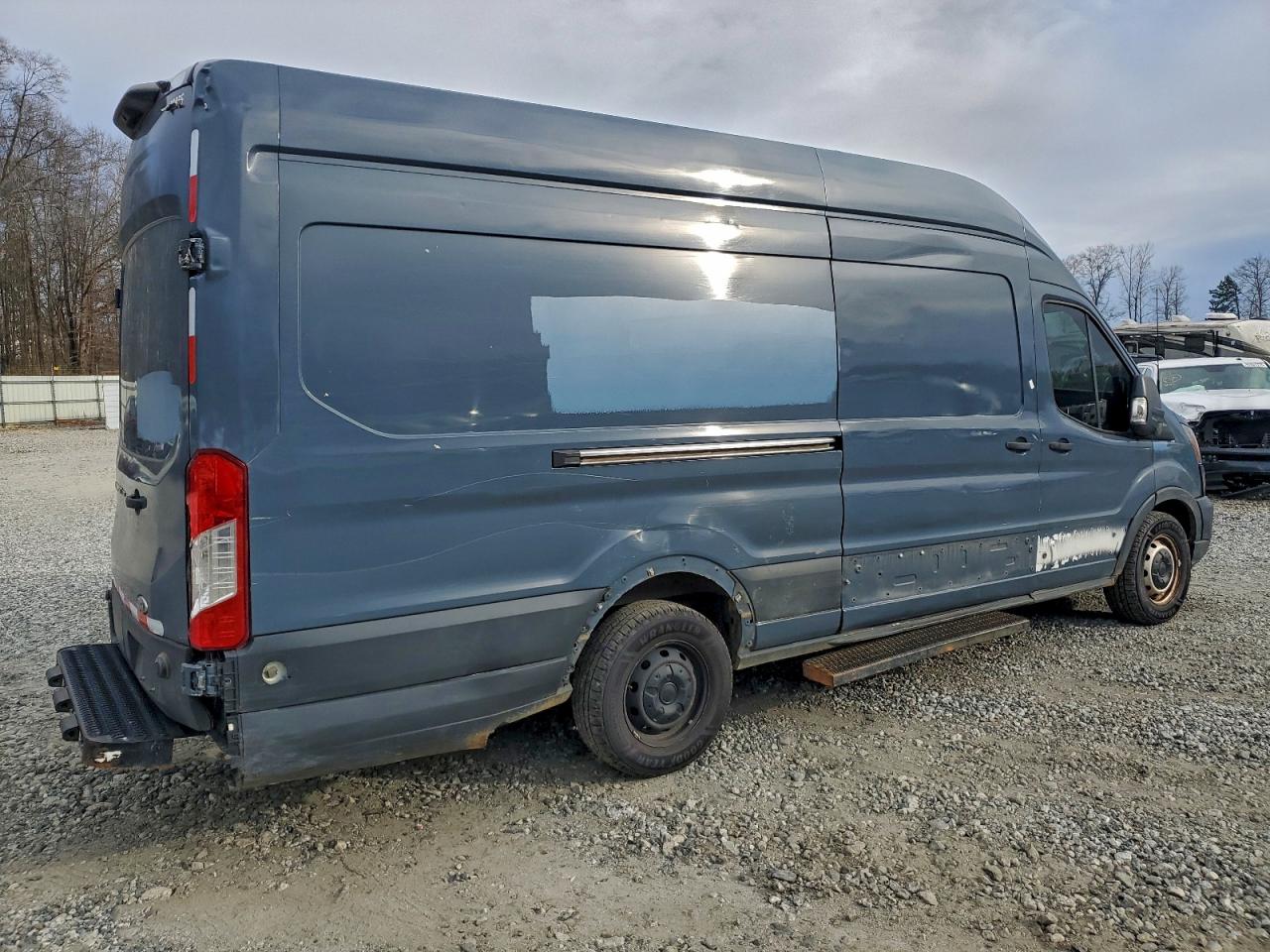 Ford Transit T-250 Image 2