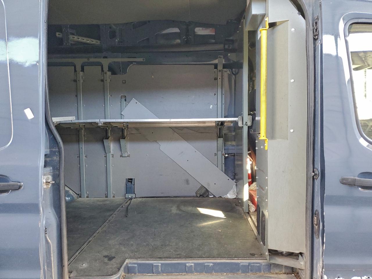 Ford Transit T-250 Image 3