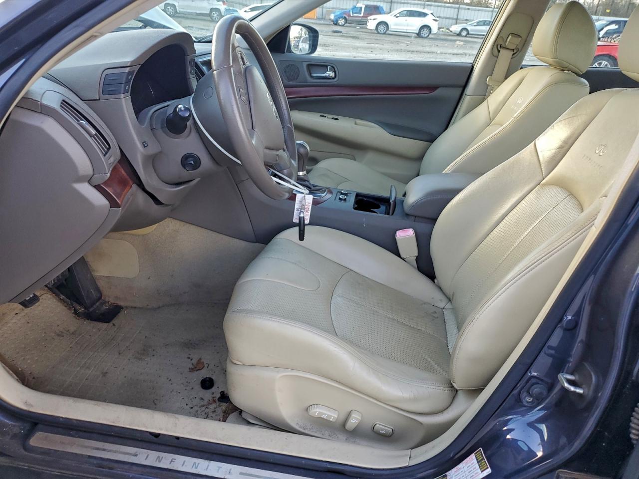 INFINITI G37 Base Image 7