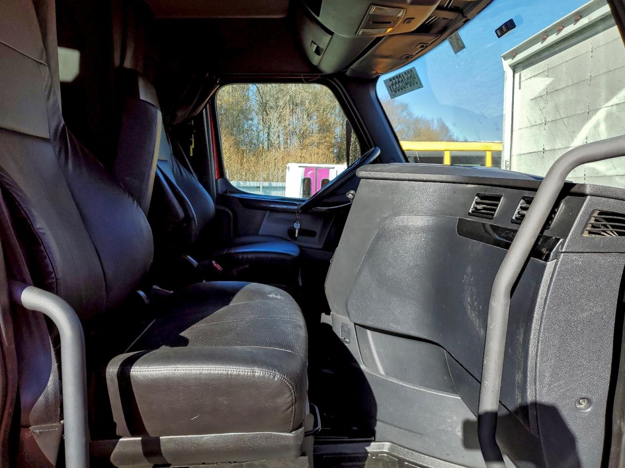 Freightliner Cascadia 1 Image 9