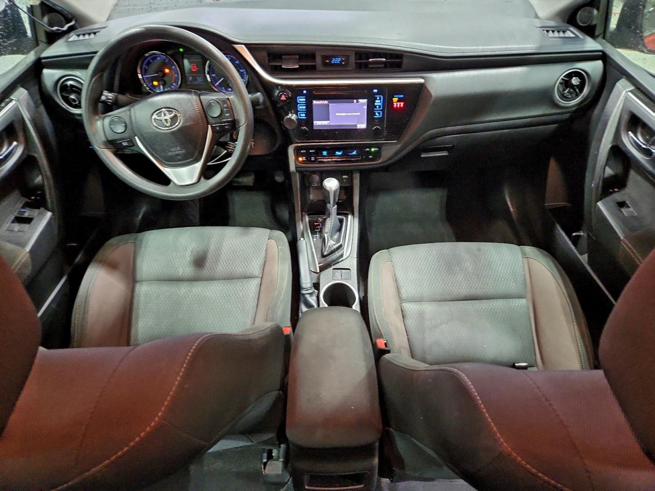 Toyota Corolla L Image 8