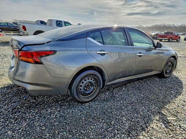 Nissan Altima S Image 11