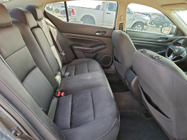 Nissan Altima S Image 9