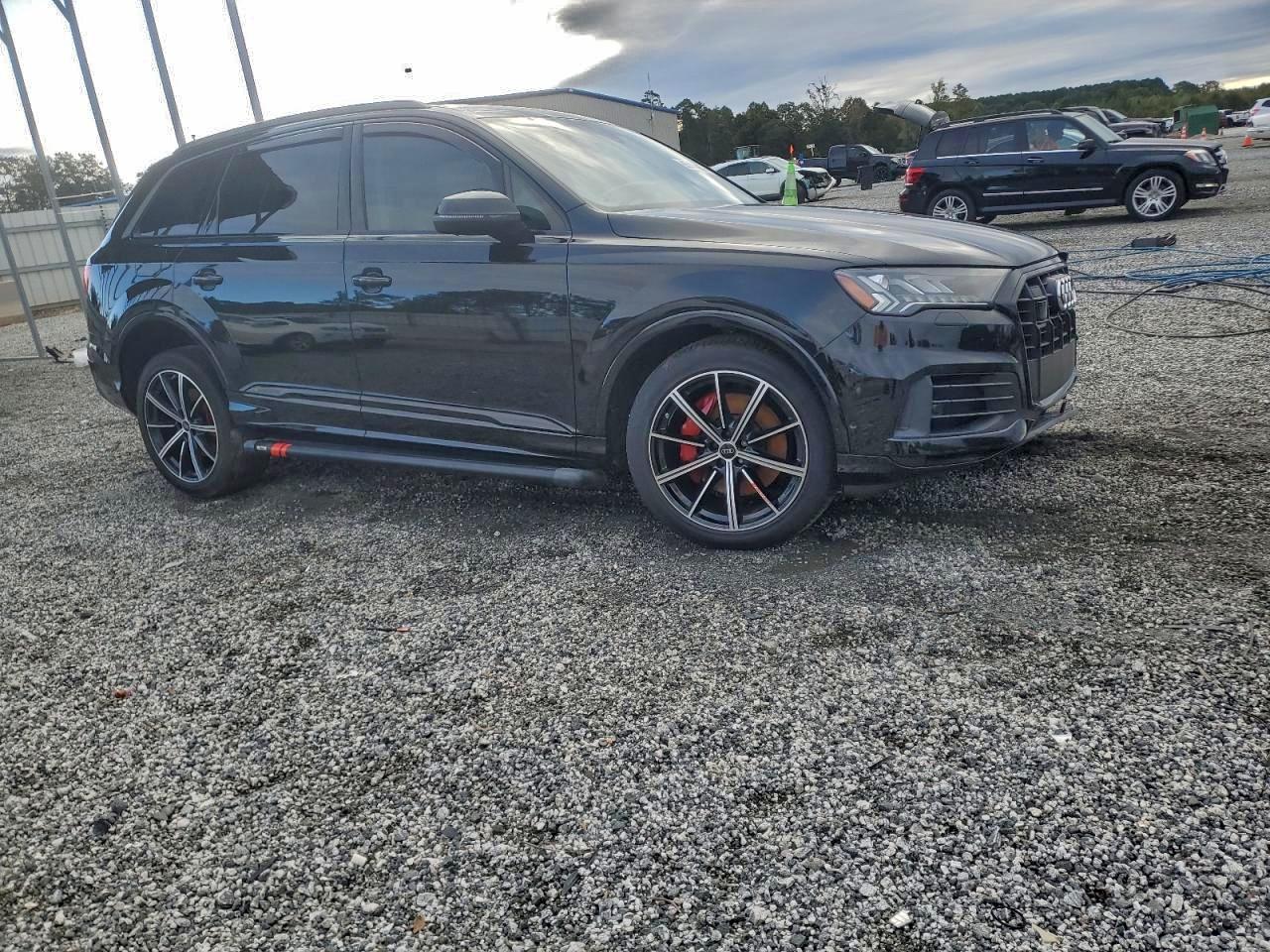 Audi Q7 Premium Plus Image 10