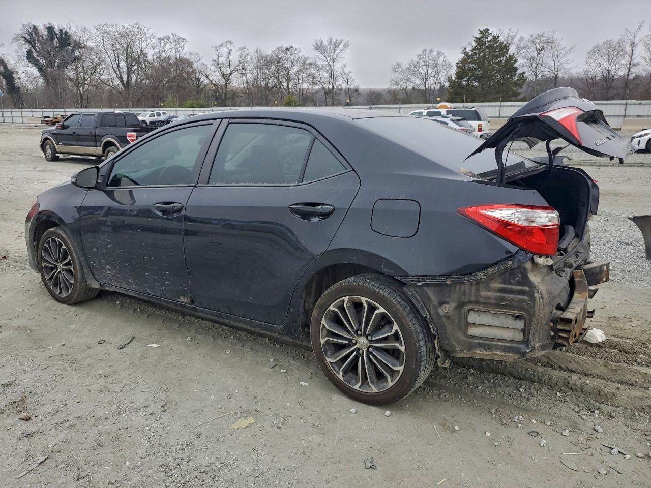 Toyota Corolla L Image 2