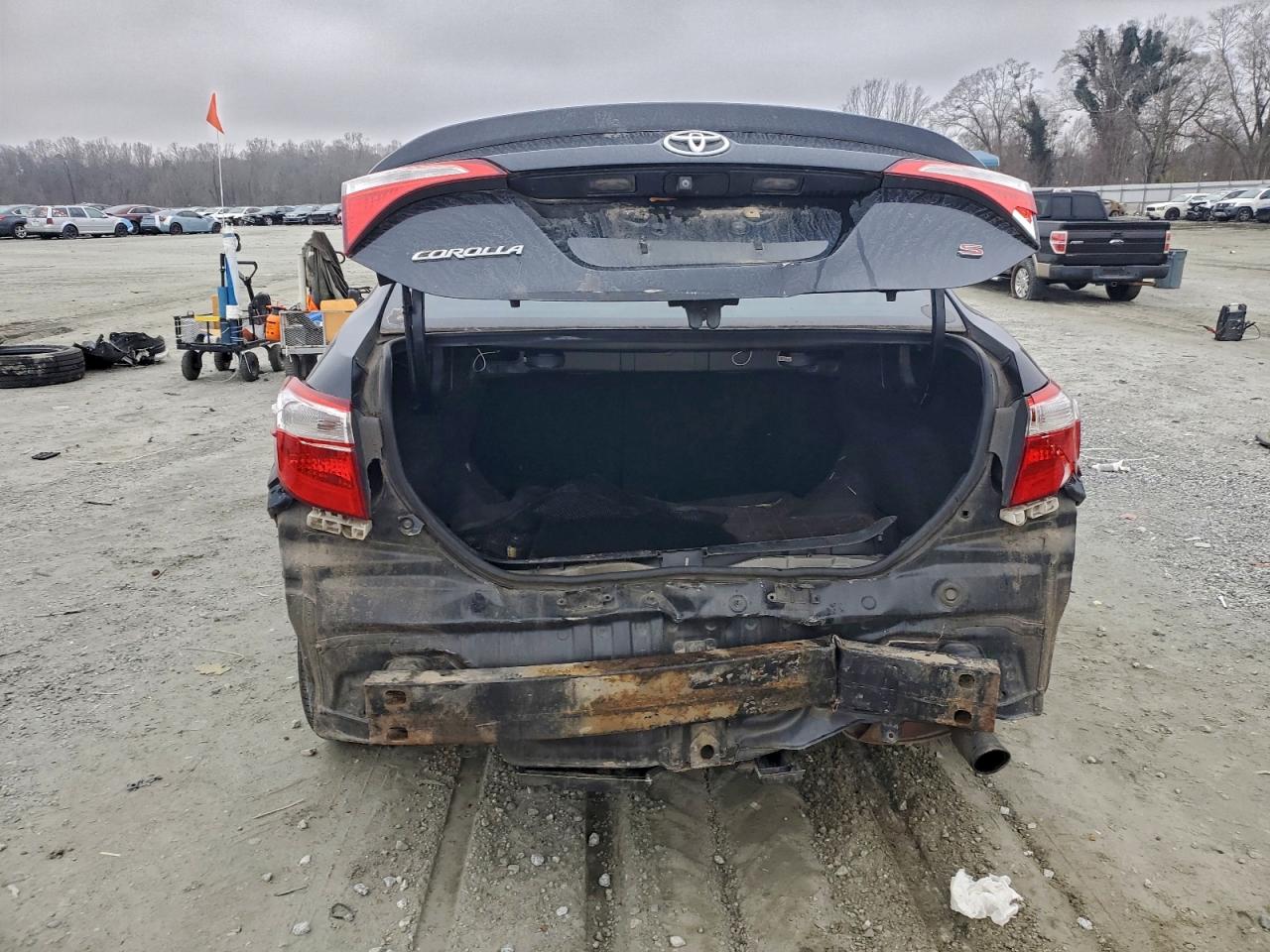 Toyota Corolla L Image 4