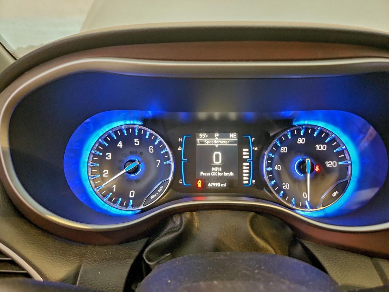 Chrysler Pacifica Touring L Image 8