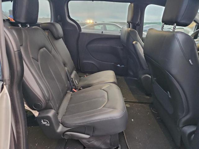 Chrysler Pacifica Touring L Image 9