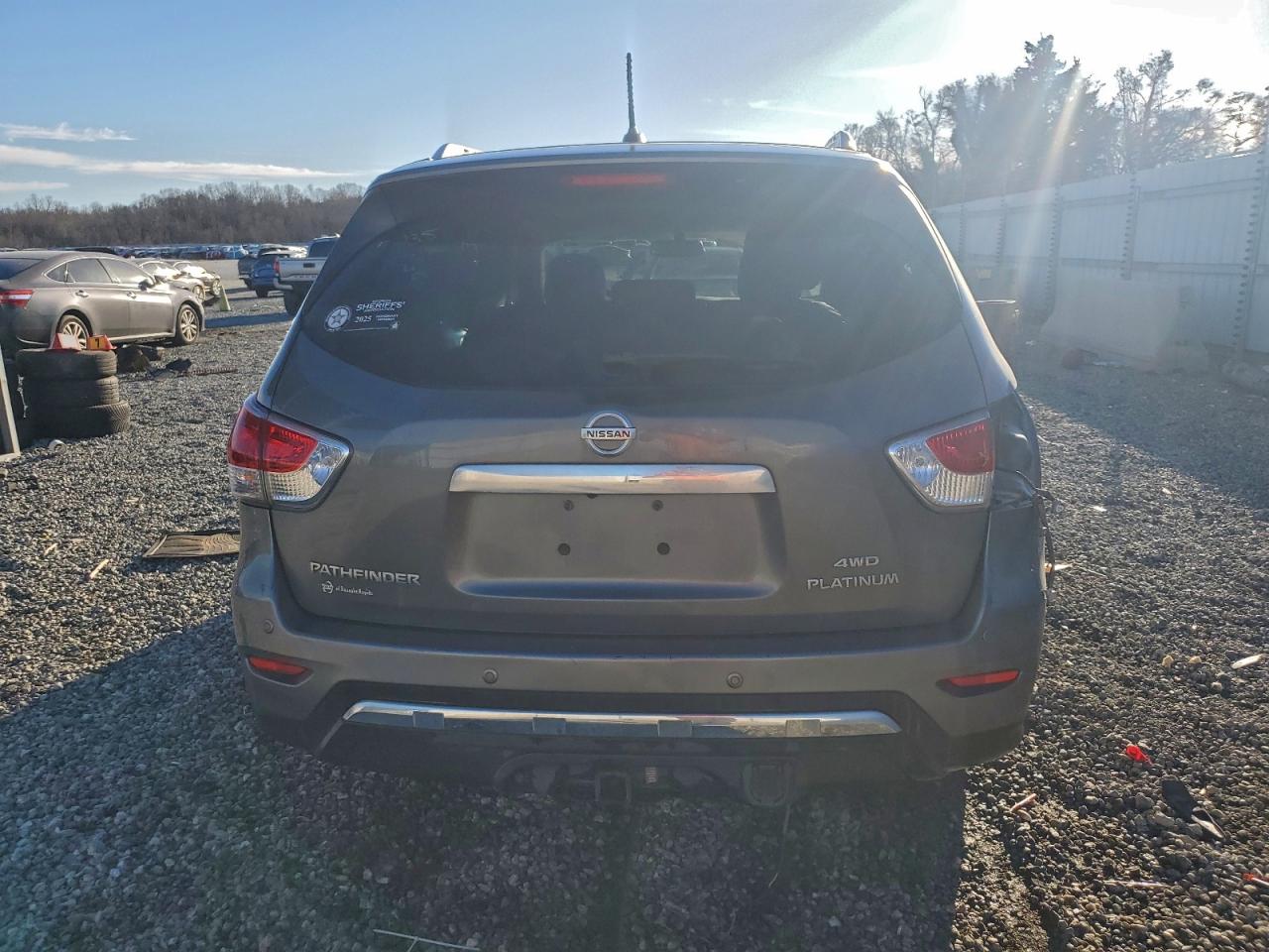 Nissan Pathfinder S Image 12