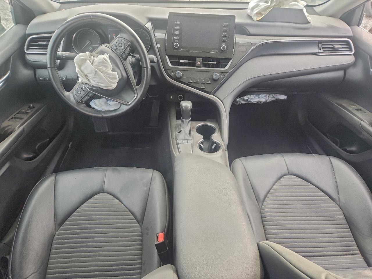 Toyota Camry Se Night Shade Image 11