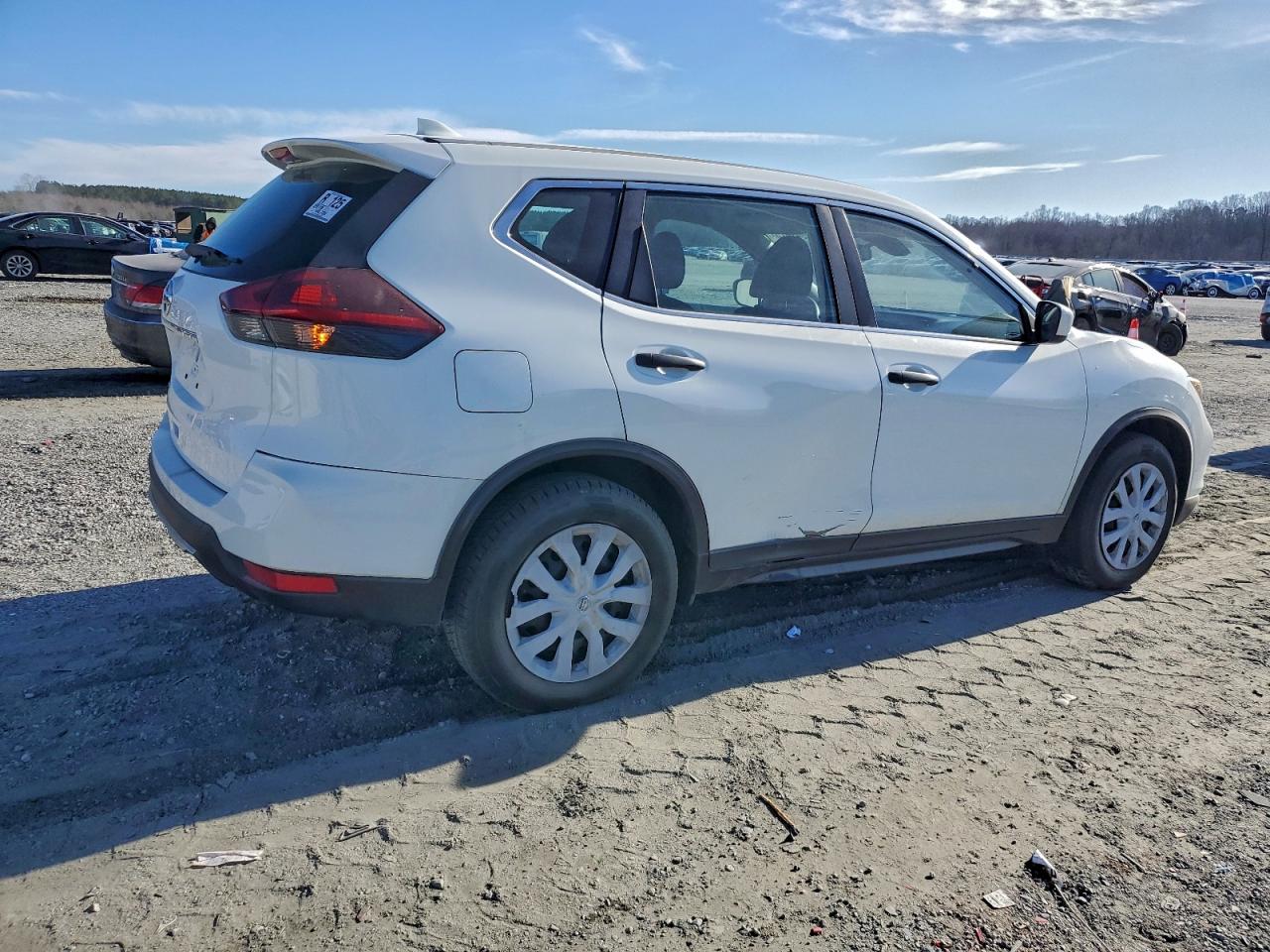 Nissan Rogue S Image 6