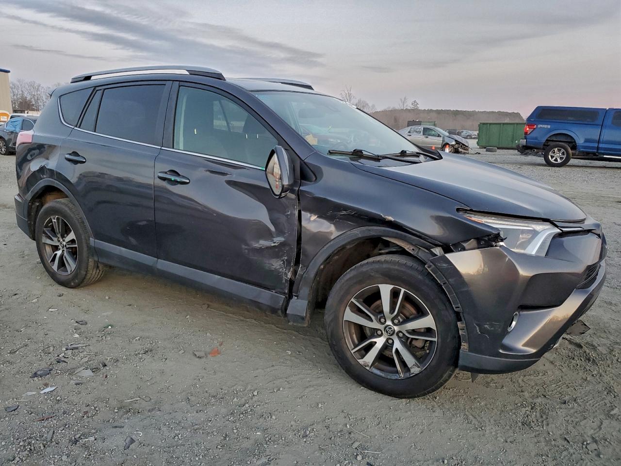 Toyota RAV4 Adventure Image 3