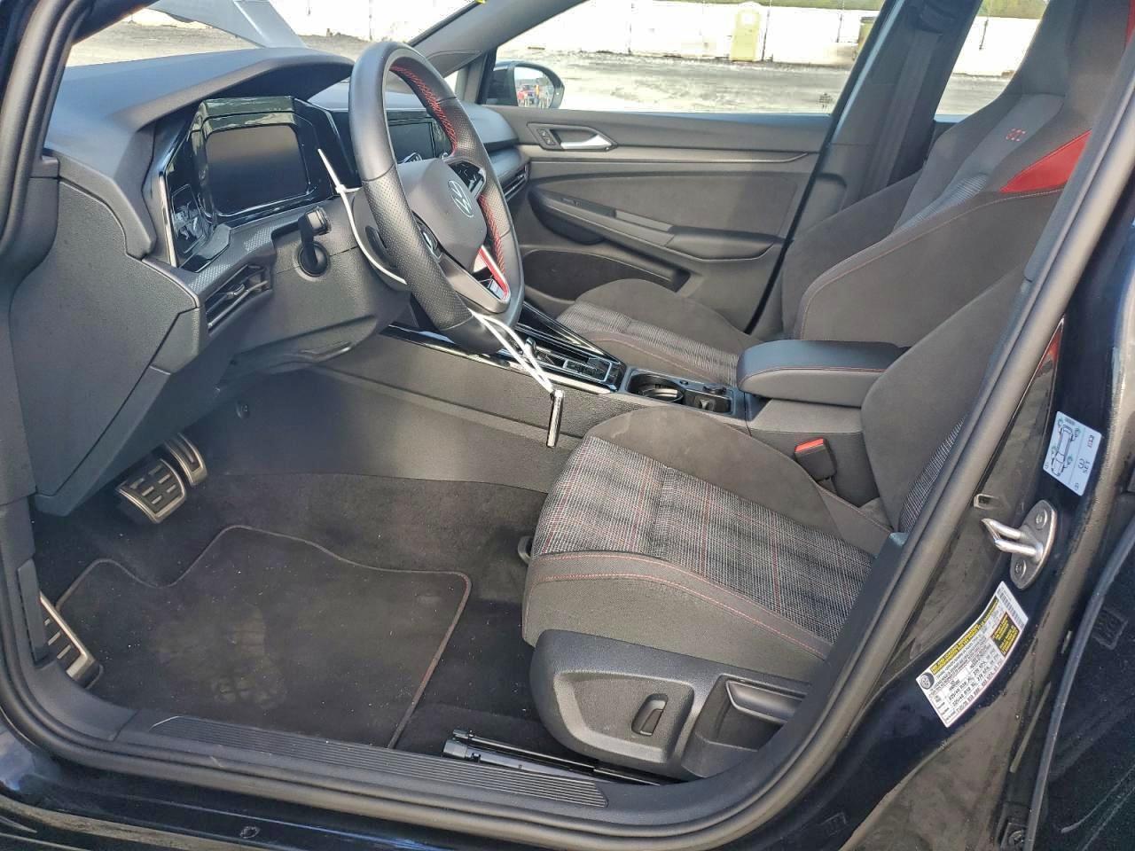 Volkswagen GTI S Image 9