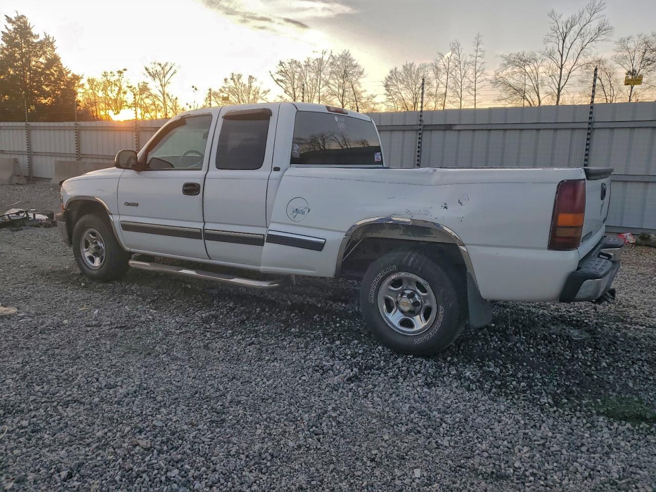 Chevrolet Silverado K1500 Image 2