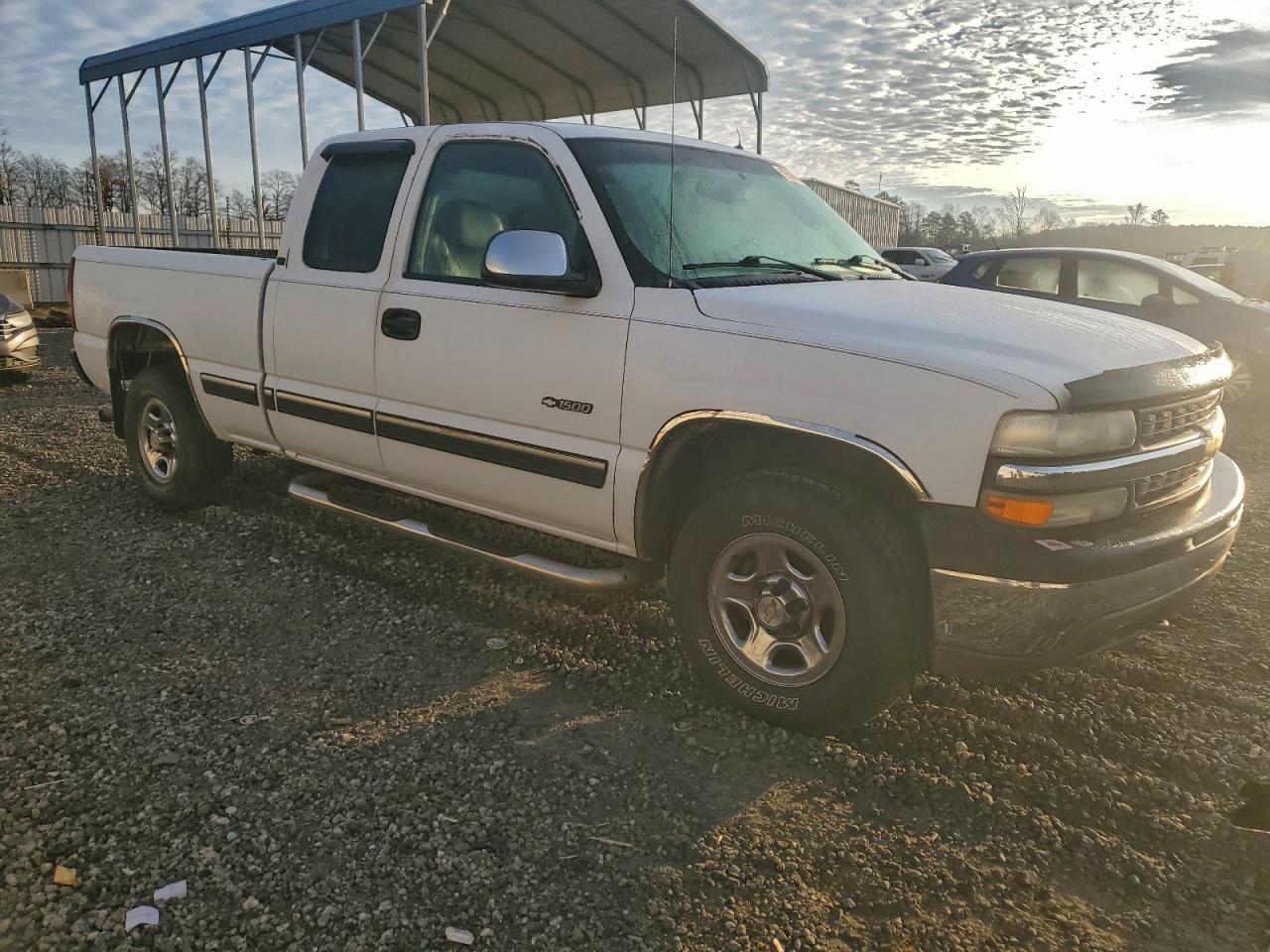 Chevrolet Silverado K1500 Image 3