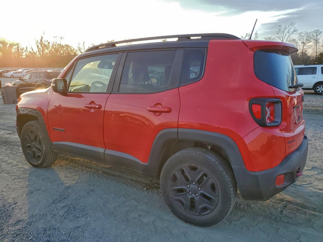 Jeep Renegade Trailhawk Image 4