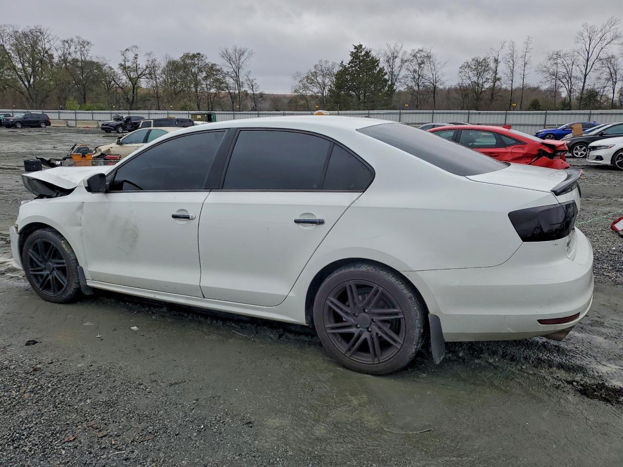 Volkswagen Jetta S Image 3