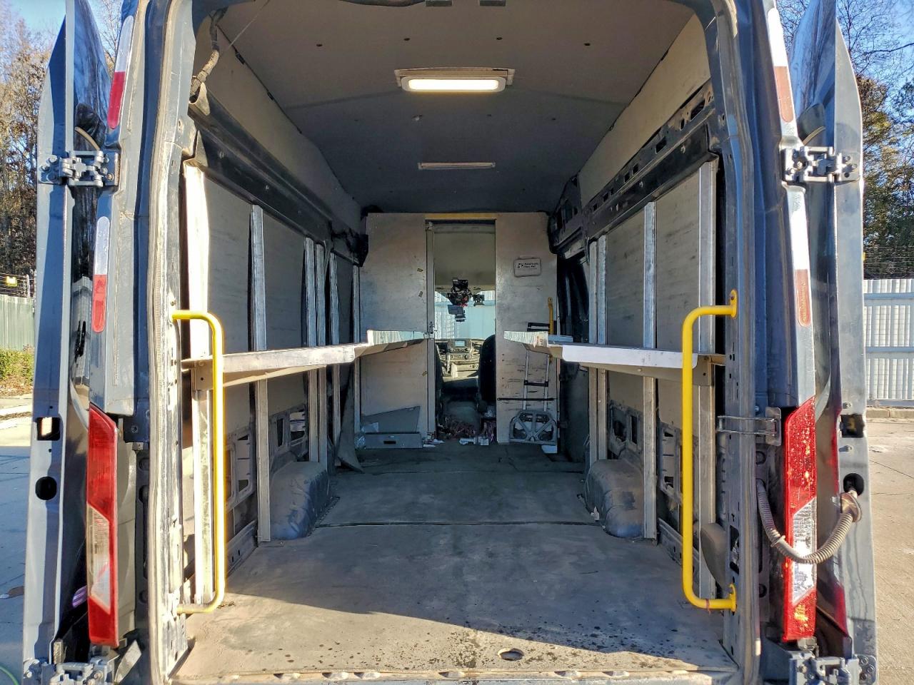 Ford Transit T-250 Image 13