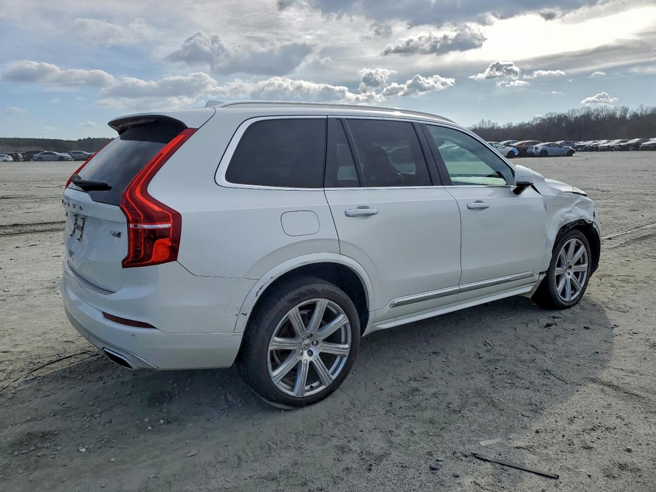 Volvo XC90 T6 Image 13