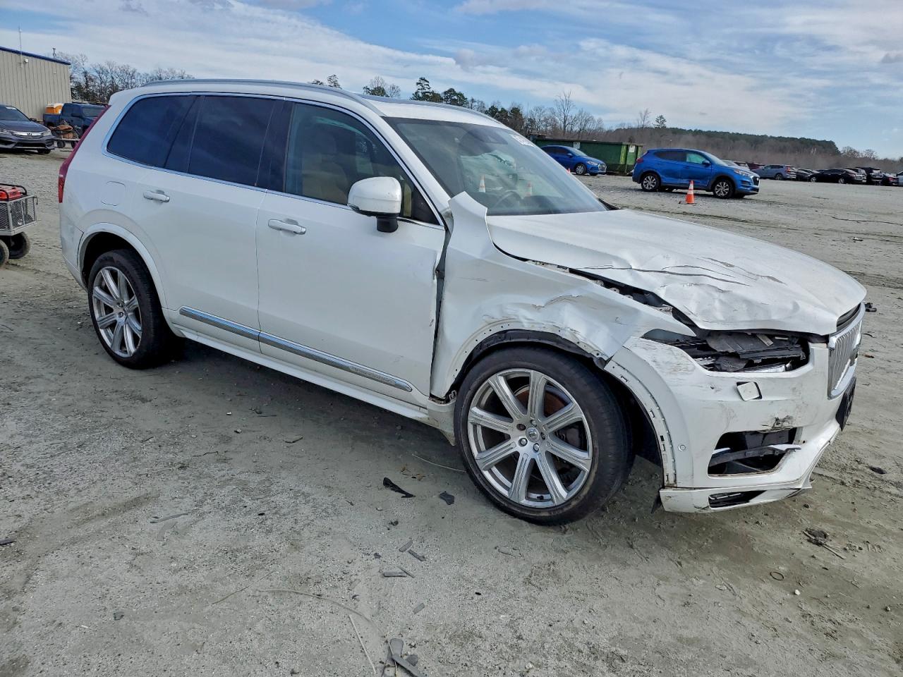 Volvo XC90 T6 Image 4