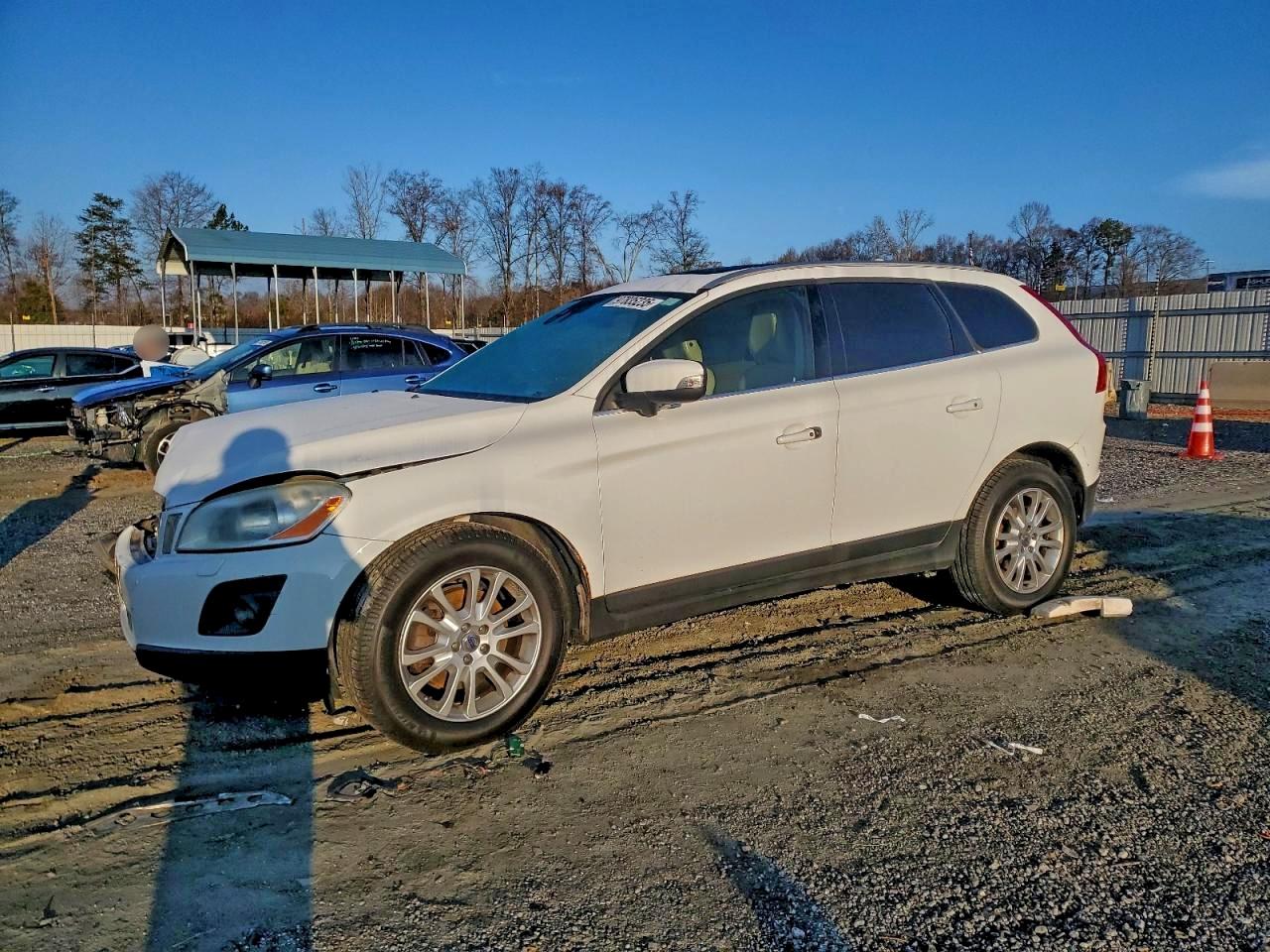 Volvo XC60 T6 Image 1